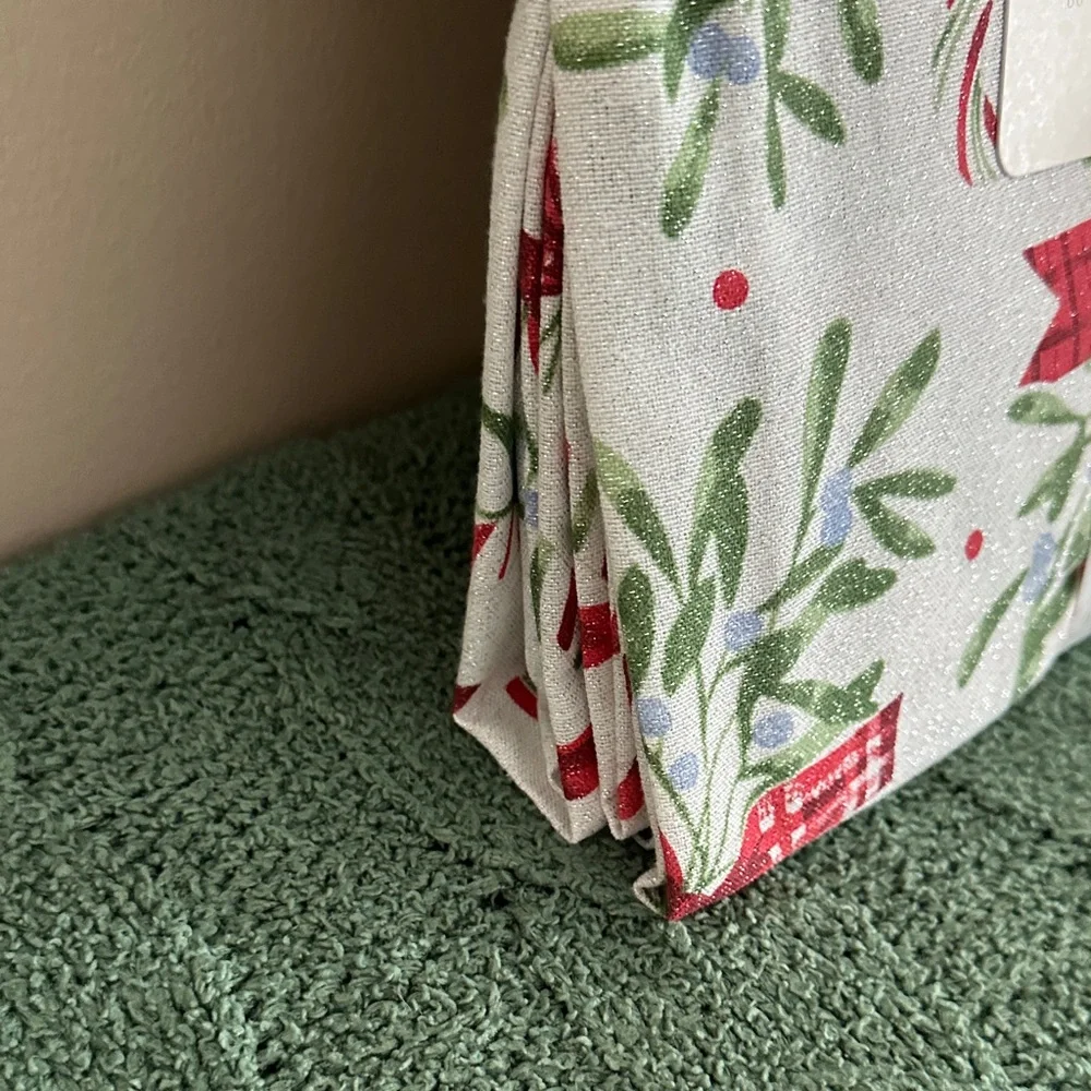 Cynthia Rowley Festive Holiday Tablecloth Red Plaid Bow 60x120 NEW!